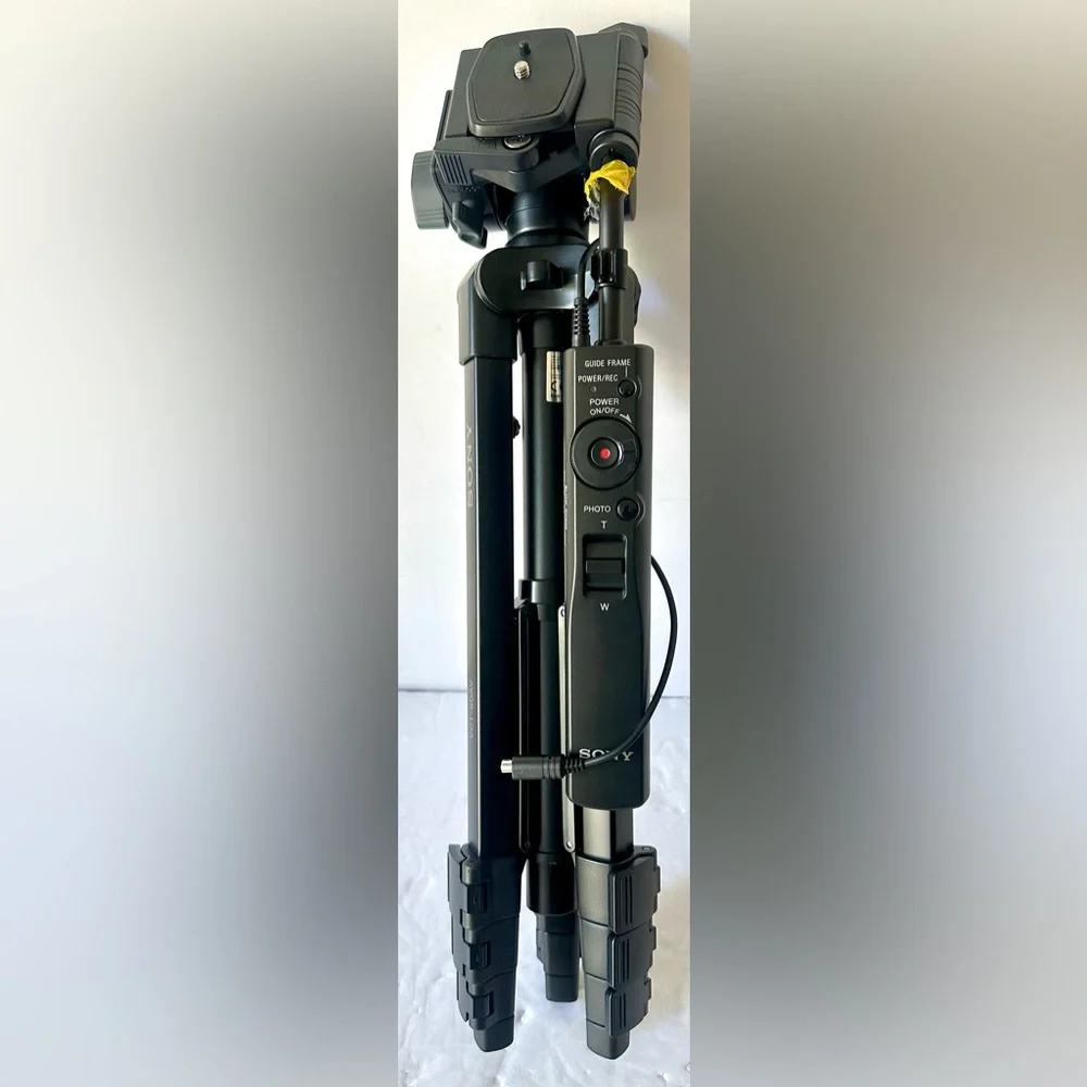 Sony VCT-60AV Video Wired Remote Control Camera Handycam Tripod w/Carrying Case